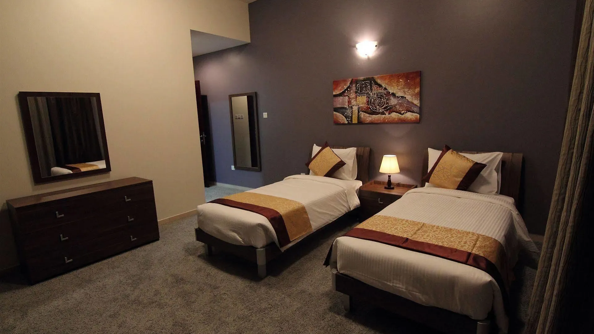 Home To Home Apartments Dubai 3*,